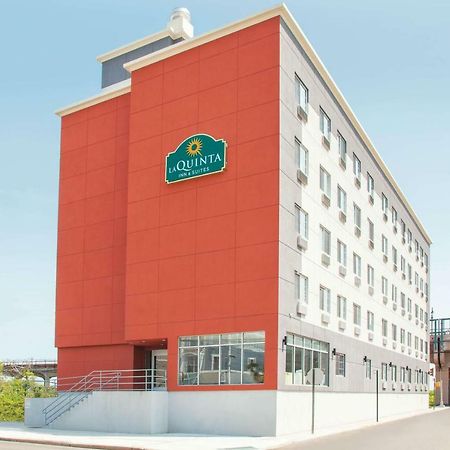 La Quinta Inn & Suites Far Rockaway - Beach Hotel Нью-Йорк Экстерьер фото