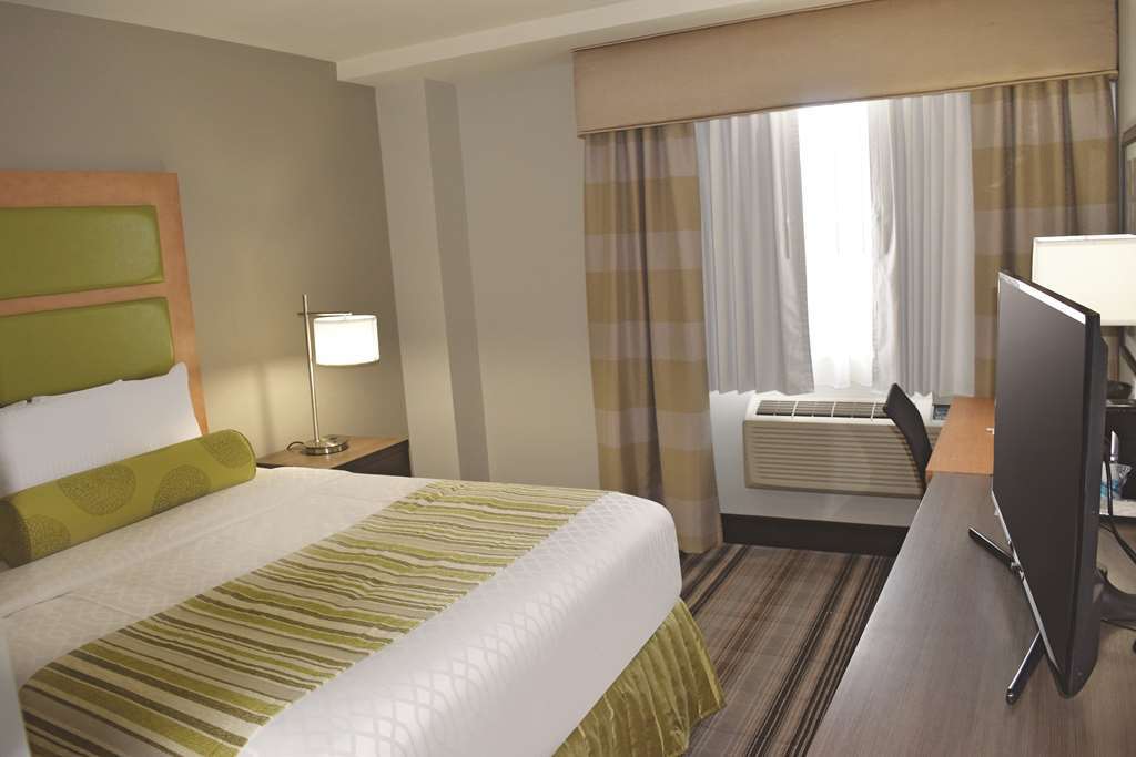 La Quinta Inn & Suites Far Rockaway - Beach Hotel Нью-Йорк Номер фото