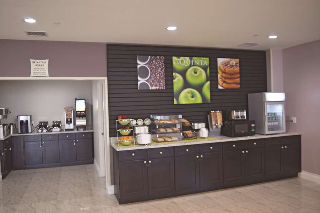 La Quinta Inn & Suites Far Rockaway - Beach Hotel Нью-Йорк Удобства фото