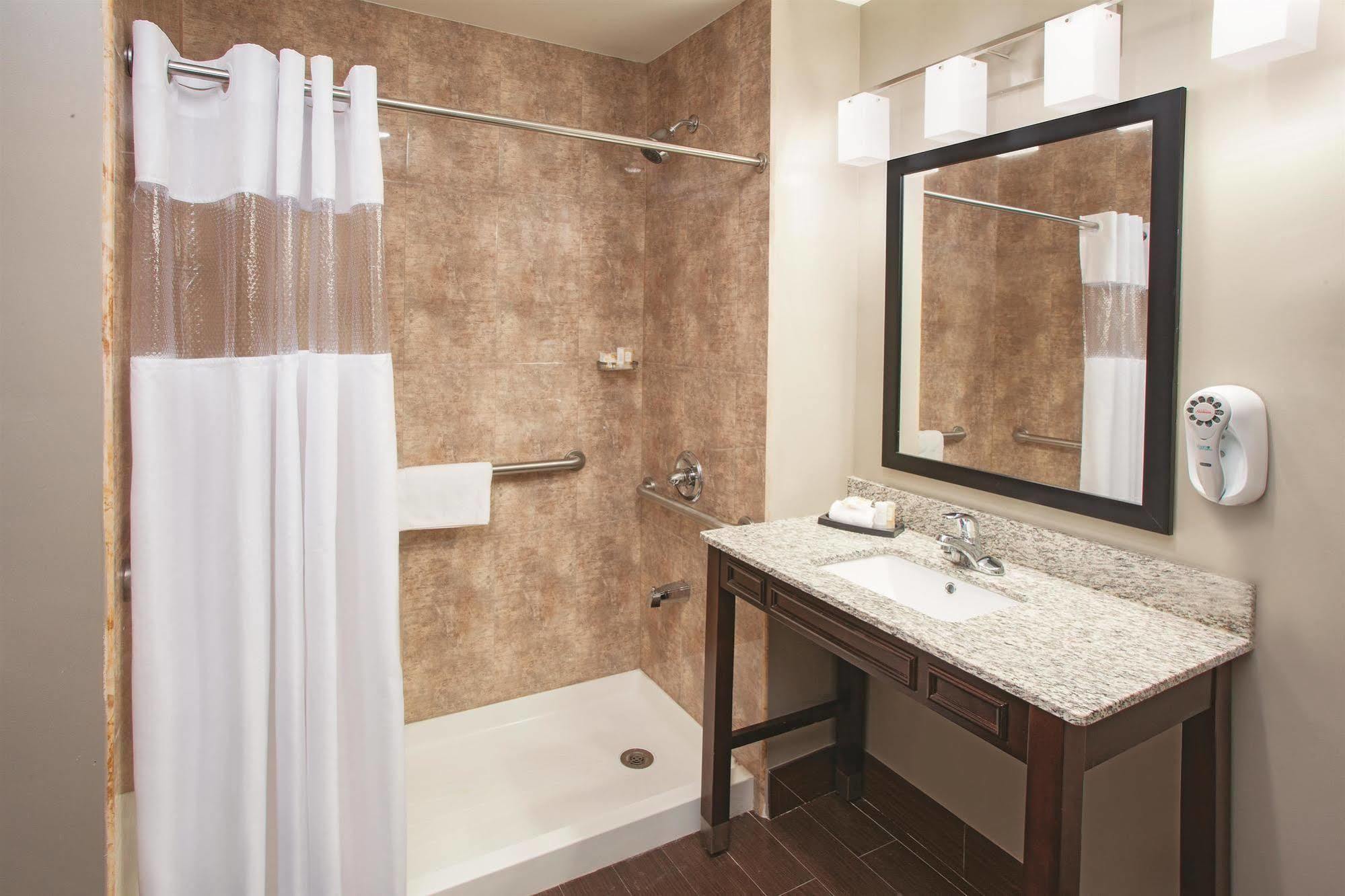 La Quinta Inn & Suites Far Rockaway - Beach Hotel Нью-Йорк Экстерьер фото