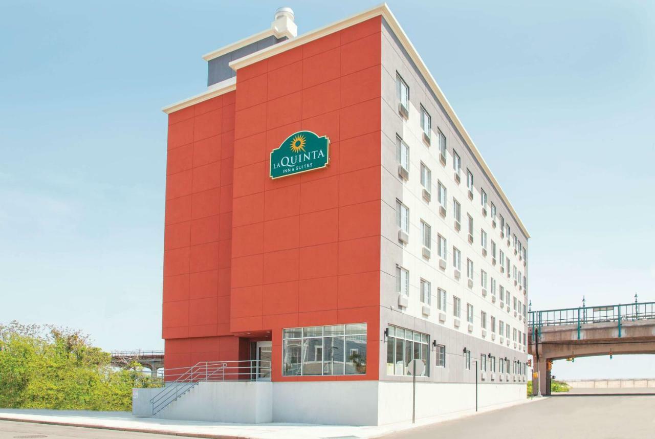 La Quinta Inn & Suites Far Rockaway - Beach Hotel Нью-Йорк Экстерьер фото
