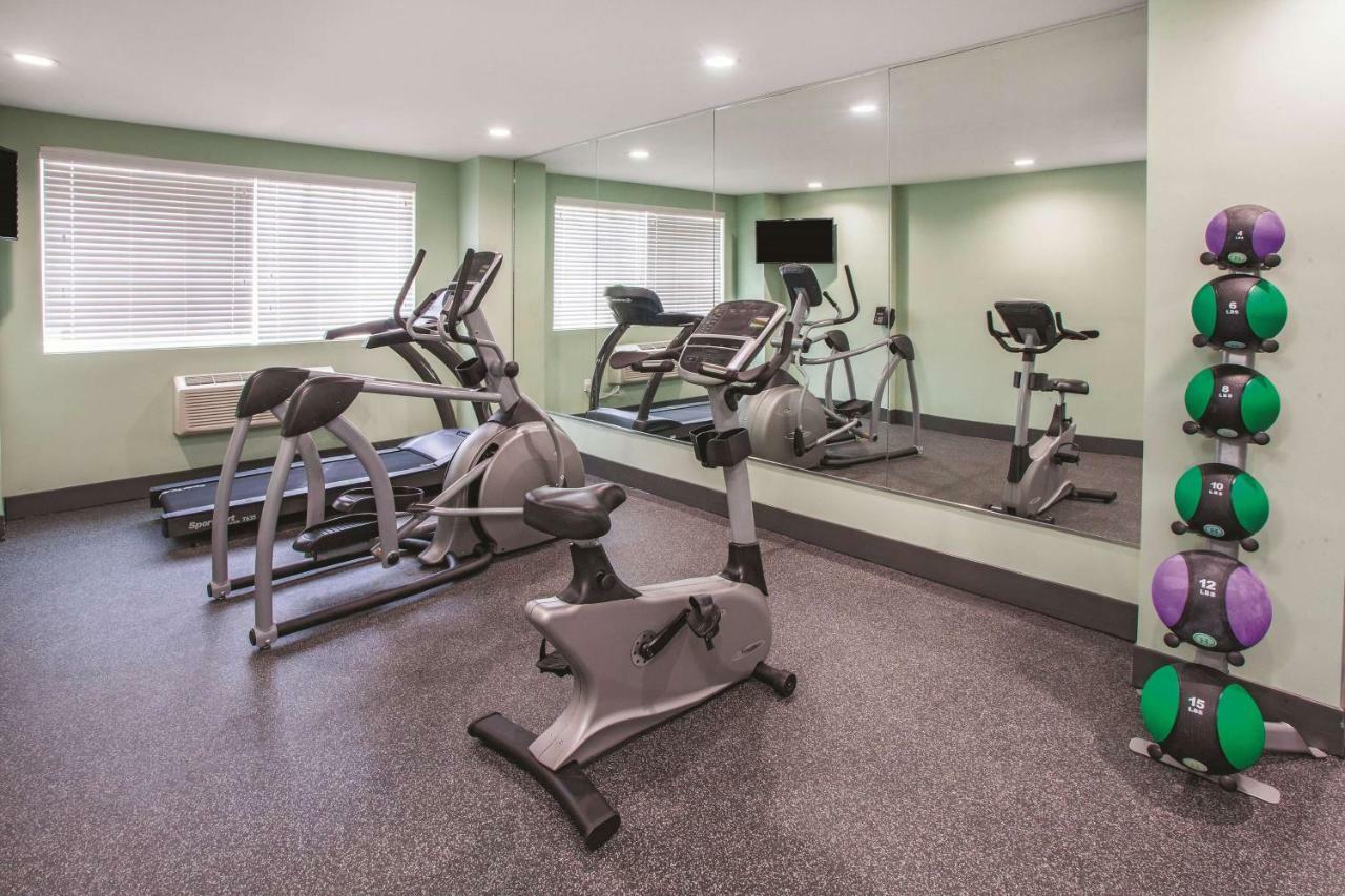 La Quinta Inn & Suites Far Rockaway - Beach Hotel Нью-Йорк Экстерьер фото